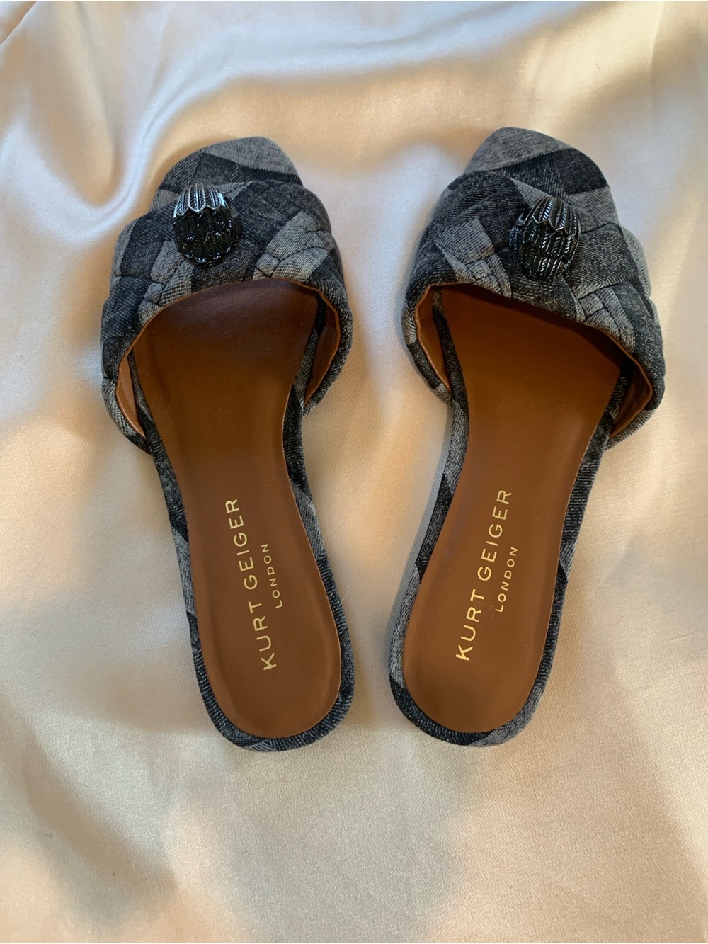 Kurt Geiger KENSING Quilted BLUE DENIM Open-Toe Slide Mules.
size 9 - Picture 1 of 8